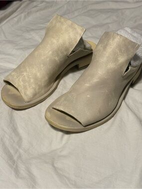 Officine Creative Open-Toe Slide Mules in Light Cream size 36 euro